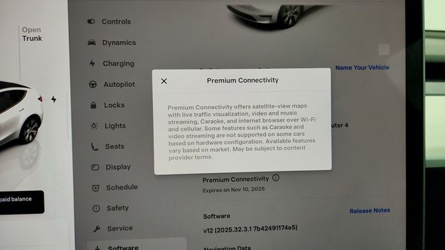 2023 Tesla Model Y RWD with White & Black Premium Interior - 22943270 - 17