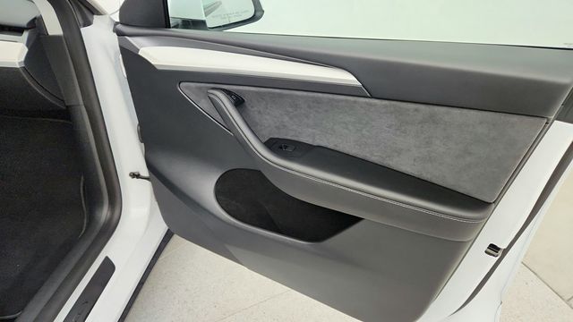 2023 Tesla Model Y RWD with White & Black Premium Interior - 22943270 - 29