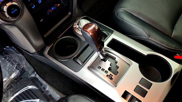 2023 Toyota 4Runner Limited 4WD w/ 3rd Row Seating - 23081737 - 17