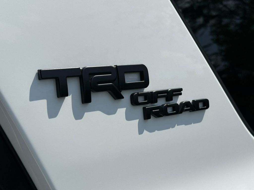 2023 Toyota 4Runner Local Trade/TRD-Off Road Premium/Heated Leather Seats/Blind Spot - 23075506 - 9