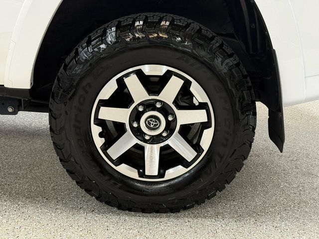 2023 Toyota 4Runner Local Trade/TRD-Off Road Premium/Heated Leather Seats/Blind Spot - 23075506 - 32