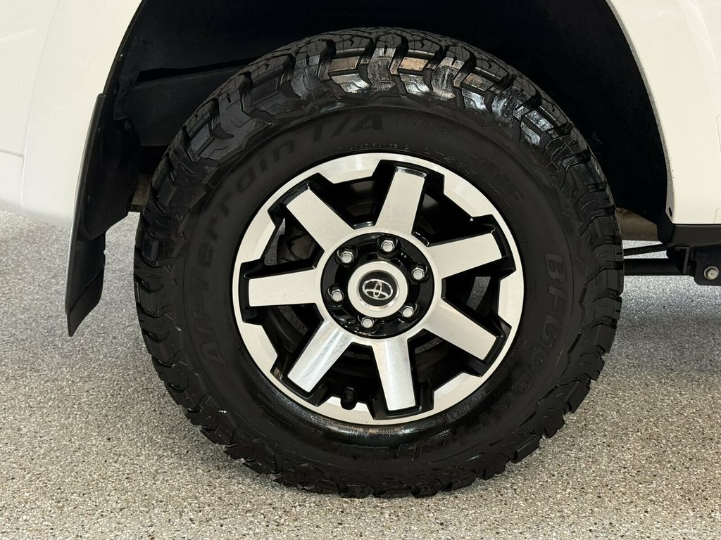 2023 Toyota 4Runner Local Trade/TRD-Off Road Premium/Heated Leather Seats/Blind Spot - 23075506 - 33
