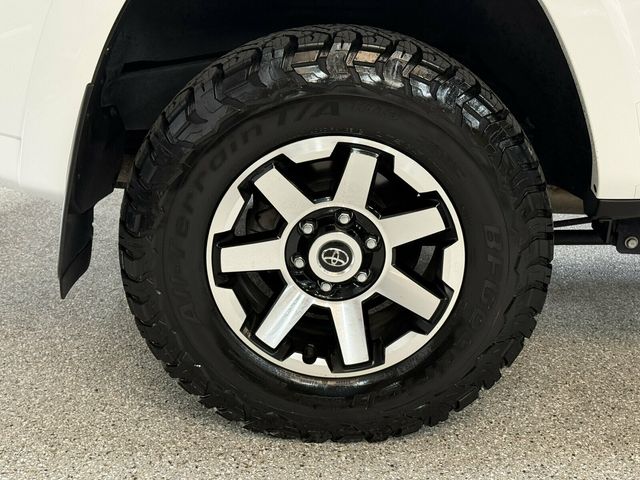 2023 Toyota 4Runner Local Trade/TRD-Off Road Premium/Heated Leather Seats/Blind Spot - 23075506 - 33