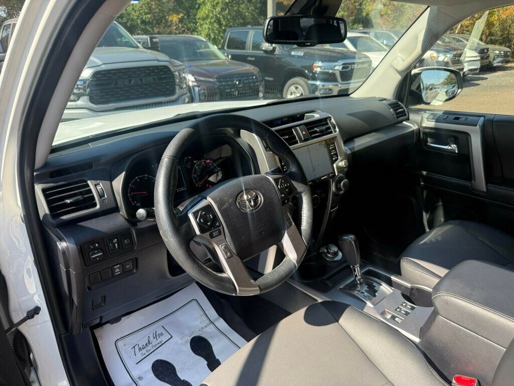 2023 Toyota 4Runner SR5 Premium 4WD photo 3