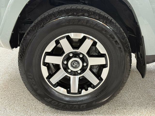 2023 Toyota 4Runner TRD Off-Road Premium/Heated Leather Seats/Blind Spot Monitor/NAV - 23065764 - 38