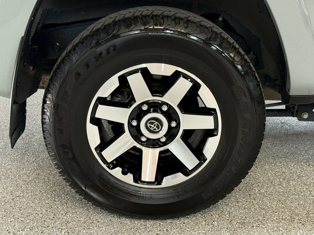 2023 Toyota 4Runner TRD Off-Road Premium/Heated Leather Seats/Blind Spot Monitor/NAV - 23065764 - 40