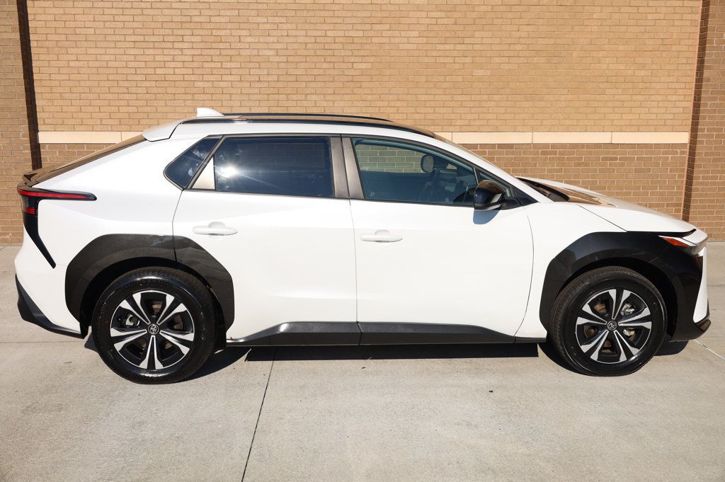 2023 Toyota bZ4X XLE photo 3