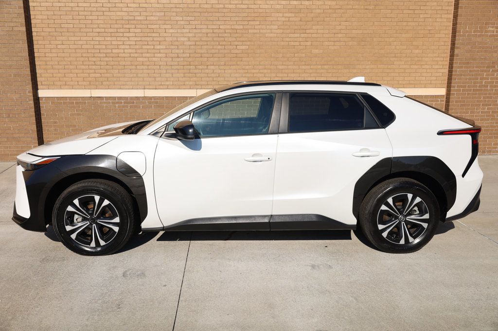 2023 Toyota bZ4X XLE photo 4