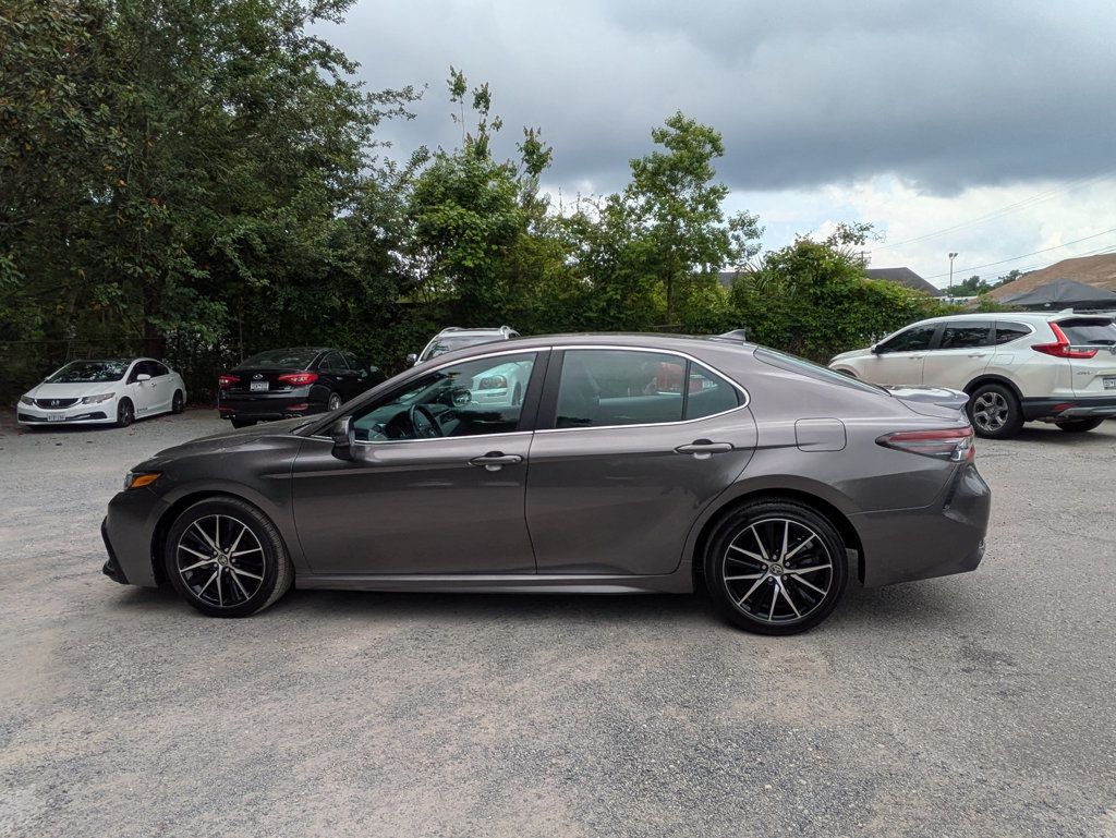 2023 Toyota Camry SE photo 3