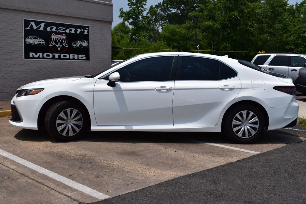 2023 Toyota Camry Hybrid LE photo 3