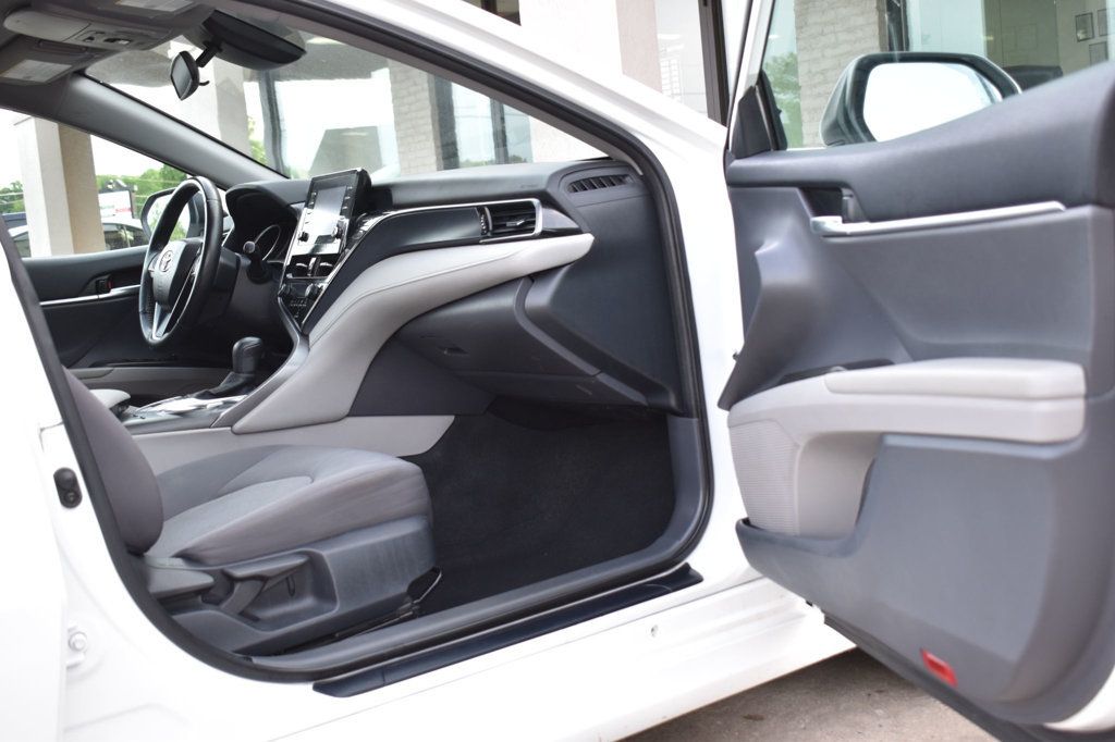 2023 Toyota Camry Hybrid LE CVT - 23018856 - 18