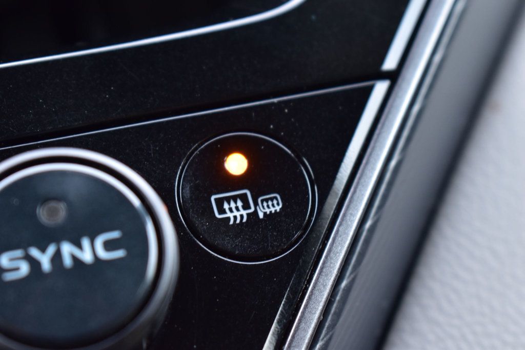 2023 Toyota Camry Hybrid LE CVT - 23018856 - 46