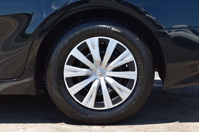 2023 Toyota Camry Hybrid LE CVT - 23021779 - 10