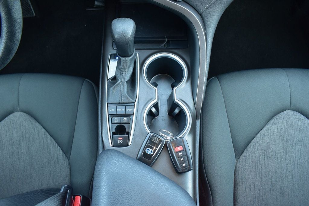 2023 Toyota Camry Hybrid LE CVT - 23021779 - 27