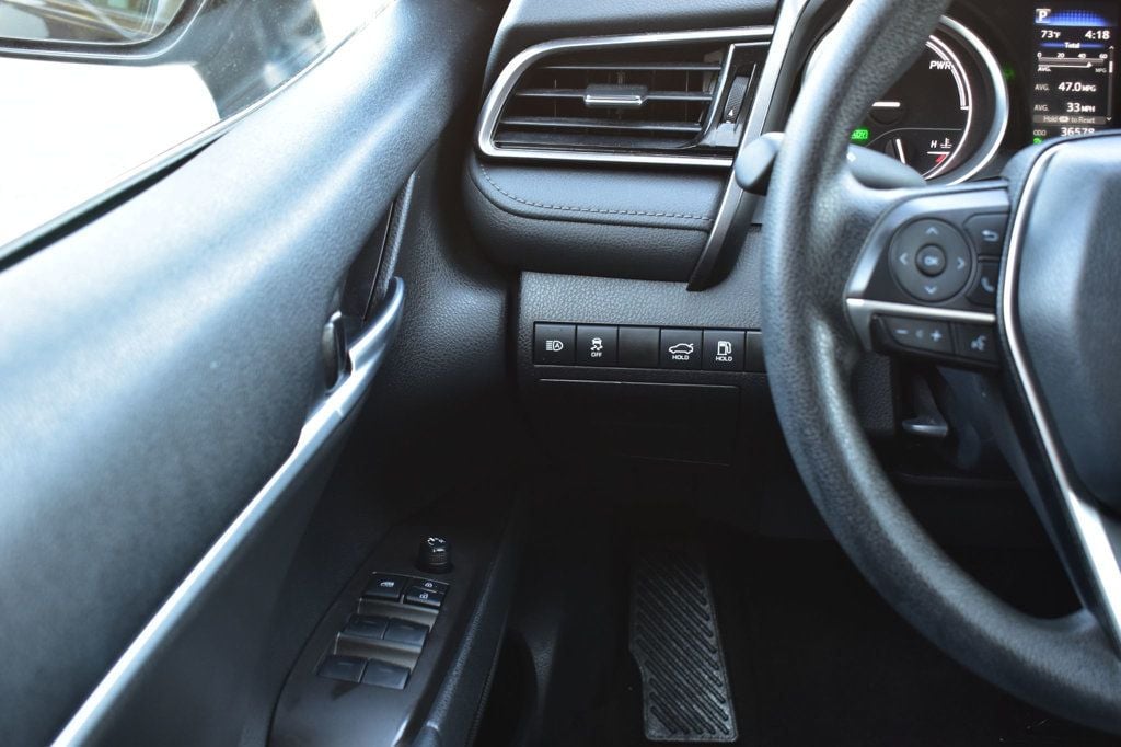 2023 Toyota Camry Hybrid LE CVT - 23021779 - 32