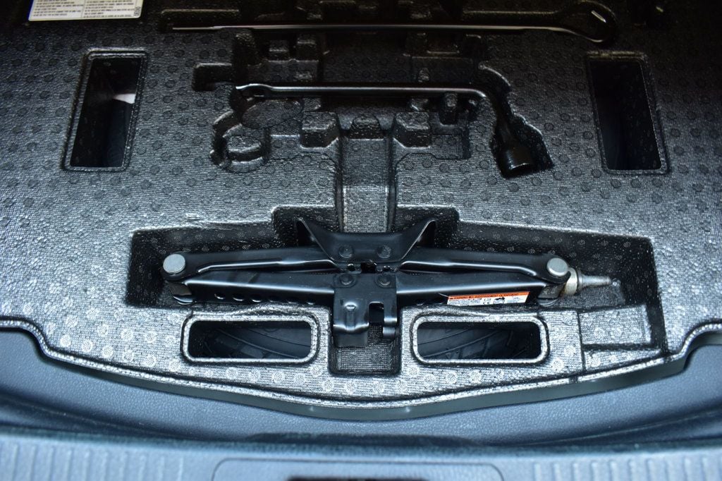 2023 Toyota Camry Hybrid LE CVT - 23021779 - 48