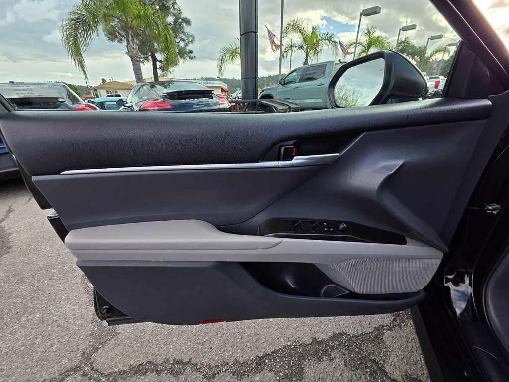 2023 Toyota Camry Hybrid LE CVT - 22949929 - 12