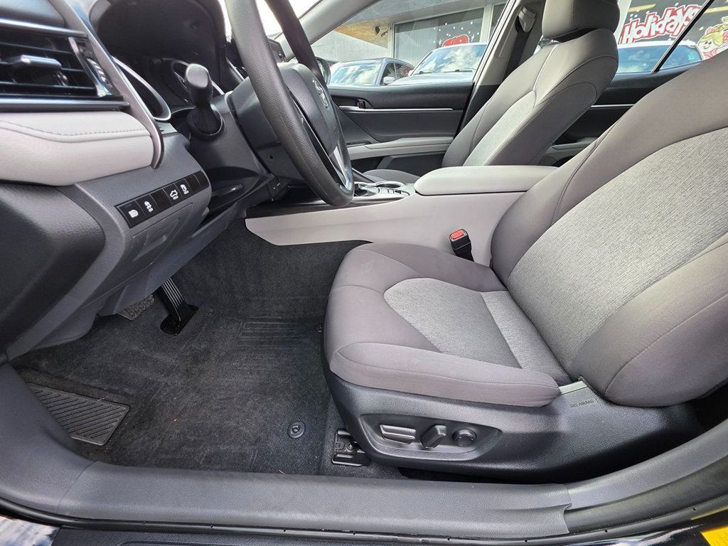 2023 Toyota Camry Hybrid LE CVT - 22949929 - 15