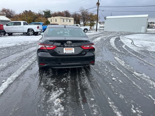 2023 Toyota Camry LE photo 6