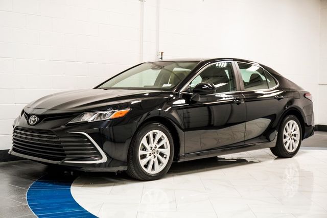 2023 Toyota Camry LE photo 3