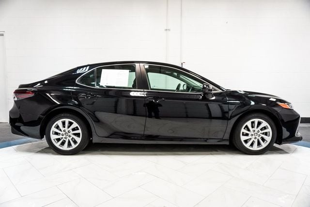 2023 Toyota Camry LE photo 8