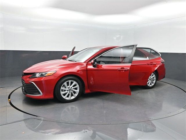 2023 Toyota Camry LE photo 33