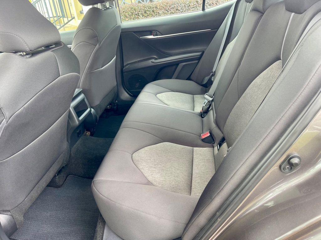 2023 Toyota Camry LE photo 8