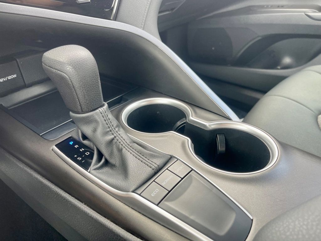 2023 Toyota Camry LE photo 11
