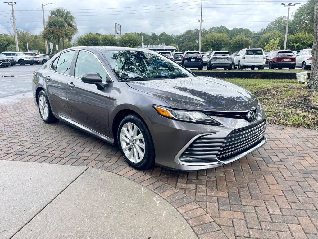 2023 Toyota Camry LE photo 4