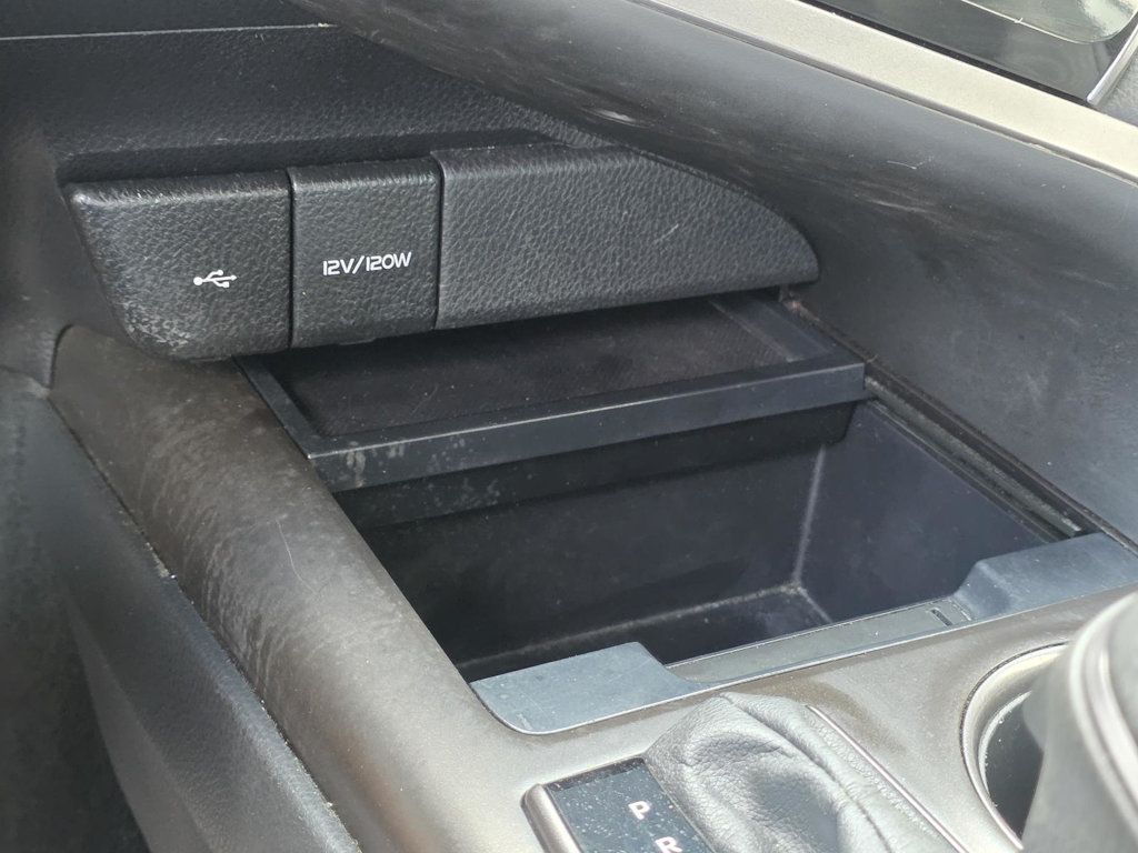 2023 Toyota Camry SE photo 16