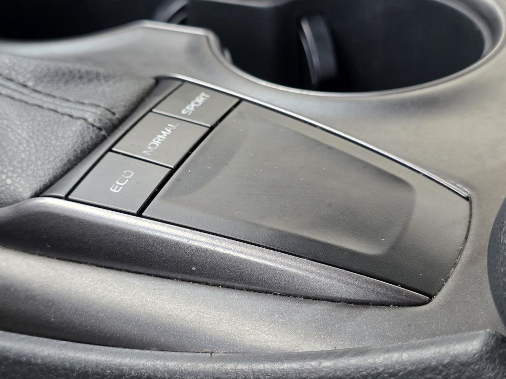 2023 Toyota Camry SE photo 18