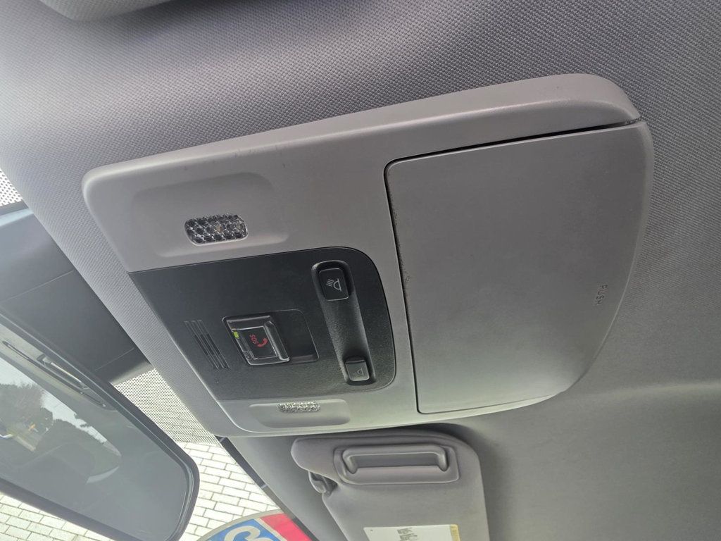 2023 Toyota Camry SE photo 22