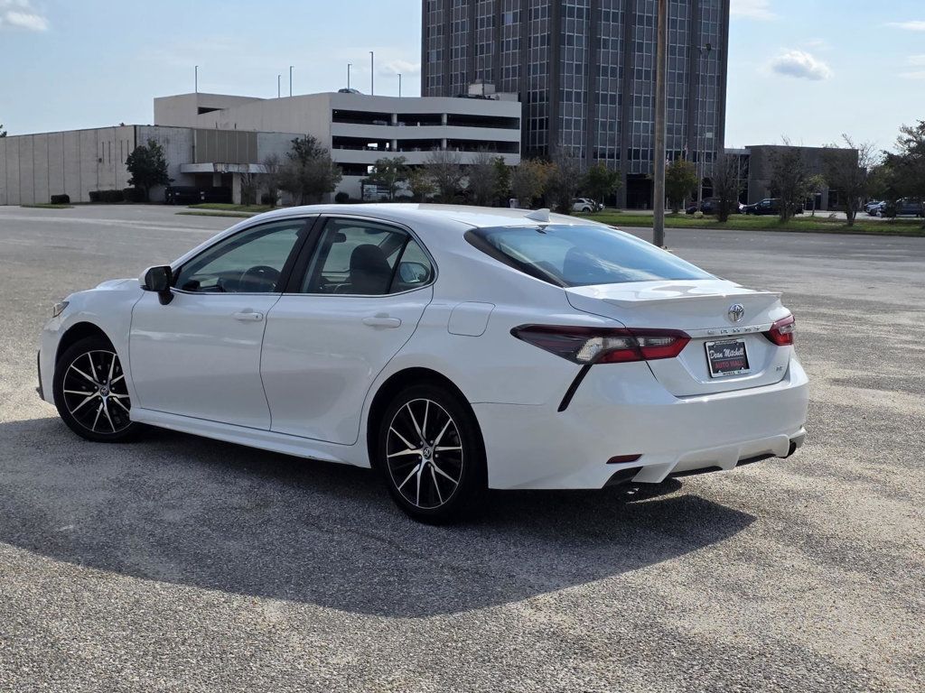 2023 Toyota Camry SE photo 4