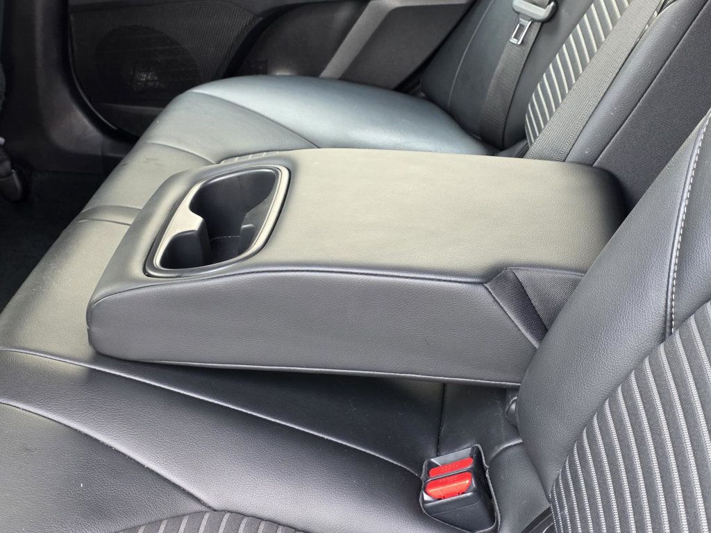 2023 Toyota Camry SE photo 9