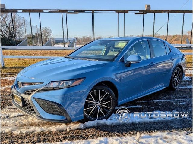 2023 Toyota Camry SE's photo