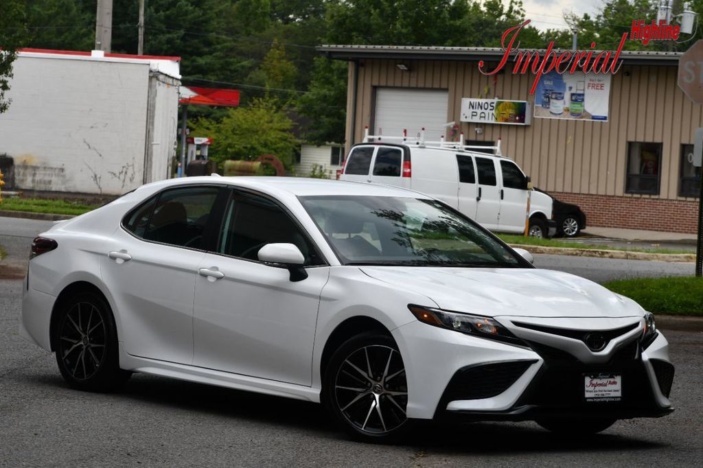 toyota camry se 2023 bianca