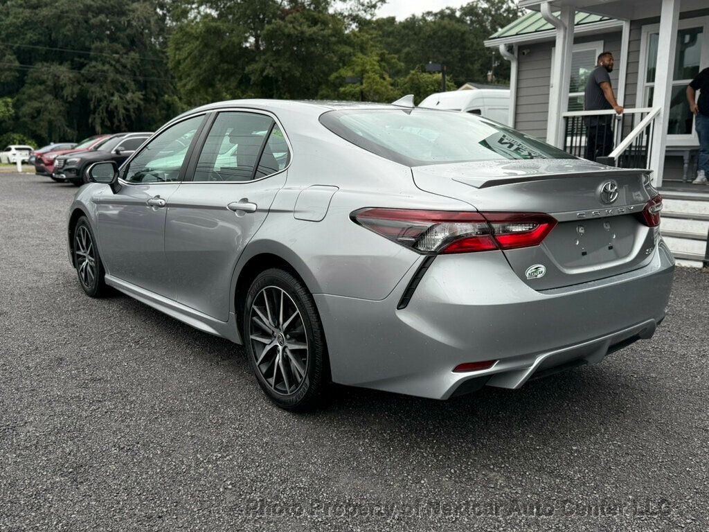2023 Toyota Camry SE photo 3