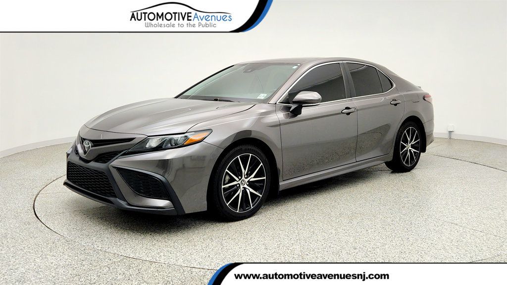 2023 Toyota Camry SE Automatic w/ Power Moonroof & Blind Spot Monitor - 23028041 | Video 1