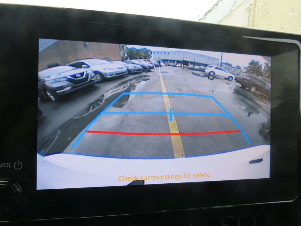 2023 Toyota Corolla LE photo 12