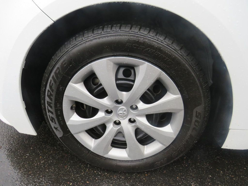2023 Toyota Corolla LE photo 14
