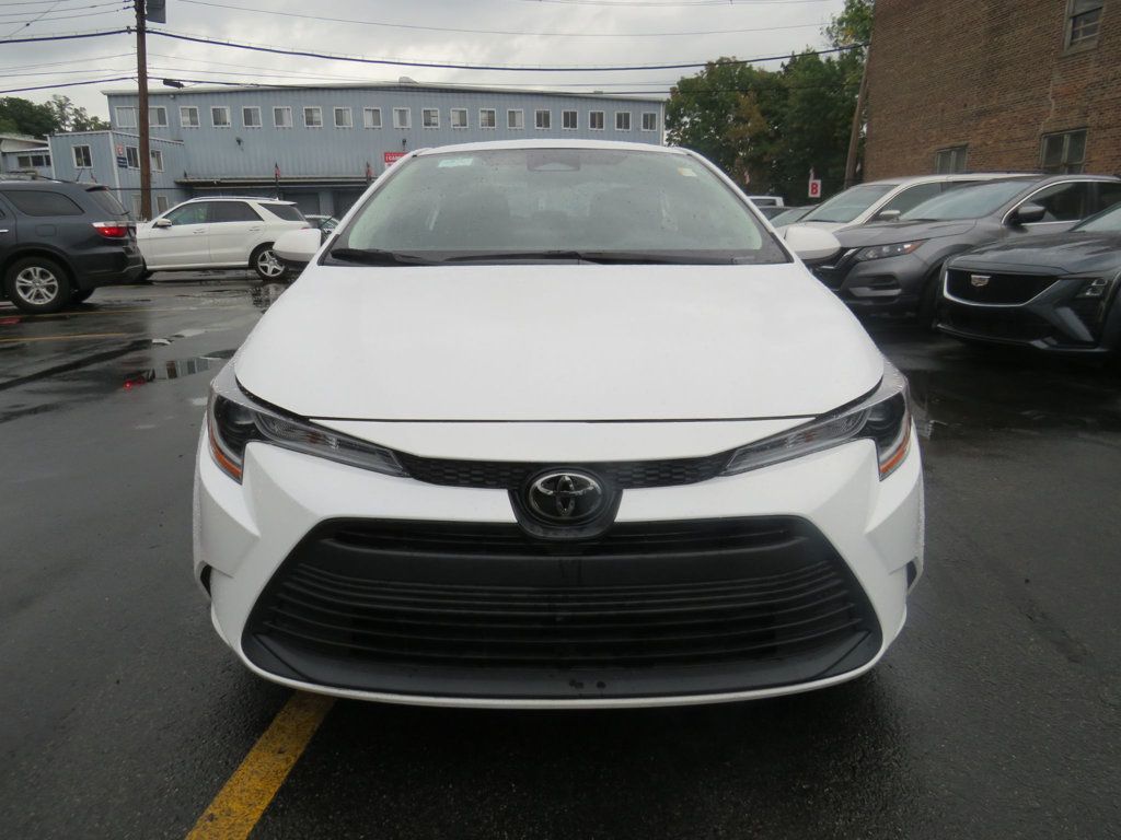 2023 Toyota Corolla LE photo 2