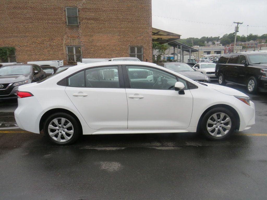 2023 Toyota Corolla LE photo 4