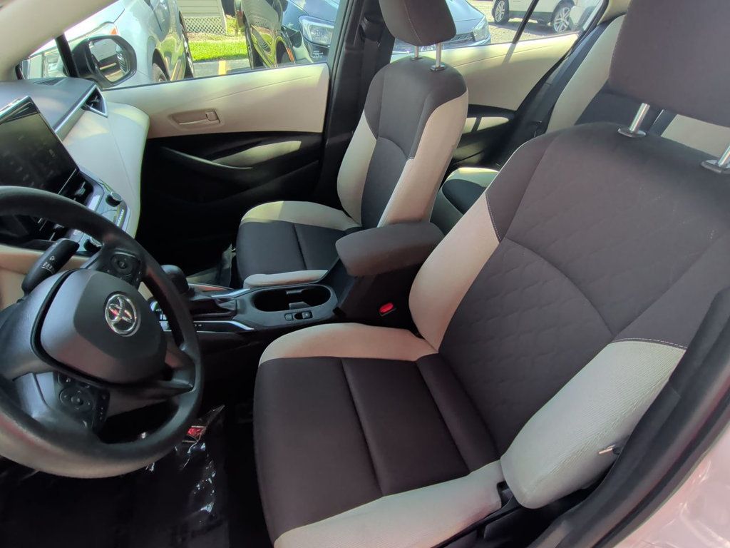 Toyota Corolla LE CVT photo 14