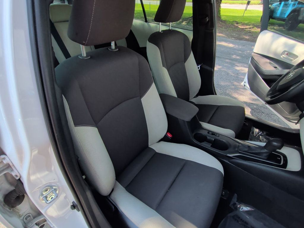 Toyota Corolla LE CVT photo 20