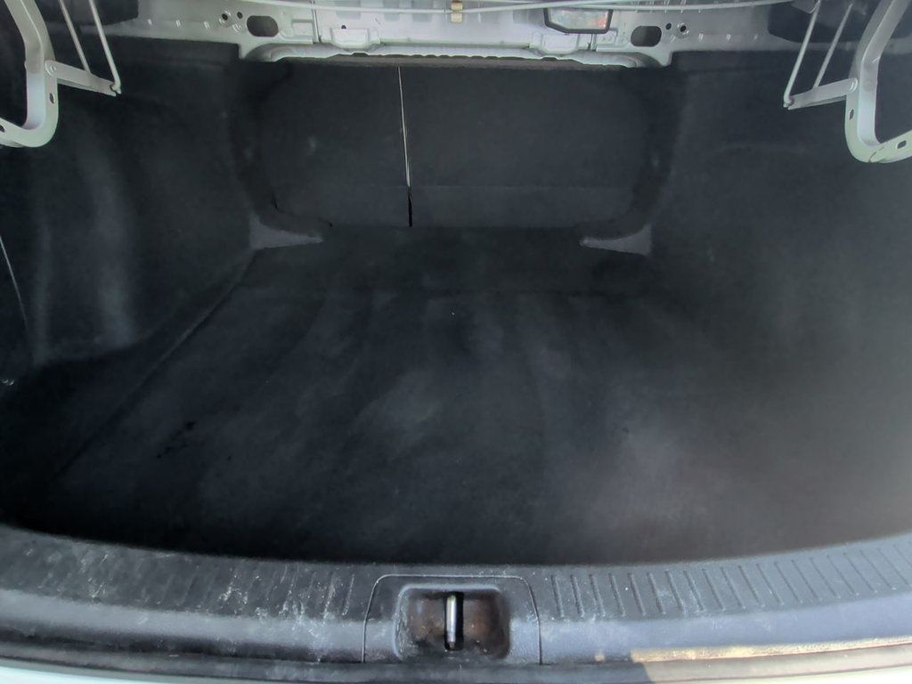 Toyota Corolla LE CVT photo 22