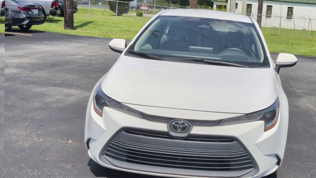 Toyota Corolla LE CVT photo 3