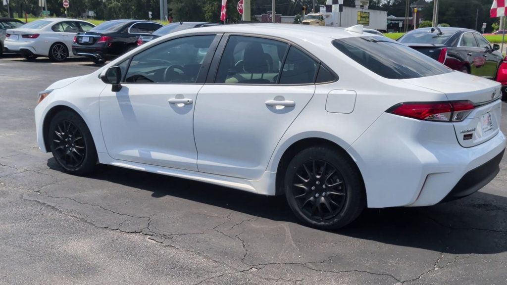 Toyota Corolla LE CVT photo 6