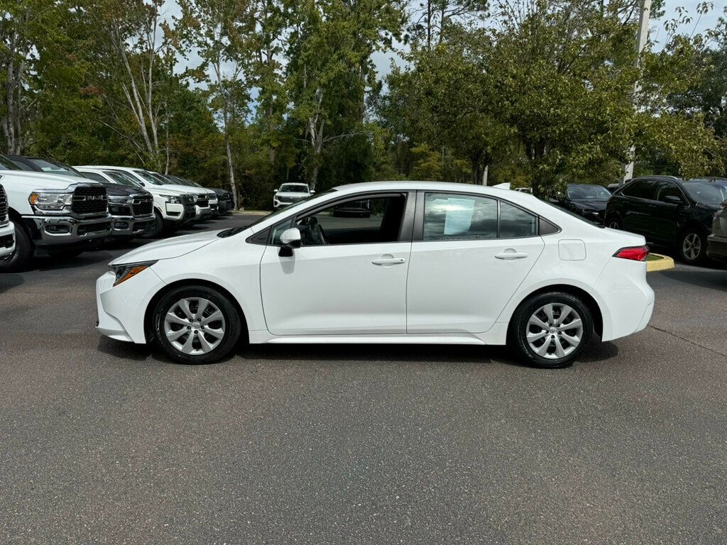 2023 Toyota Corolla LE photo 2