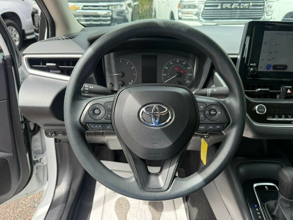 2023 Toyota Corolla LE photo 5