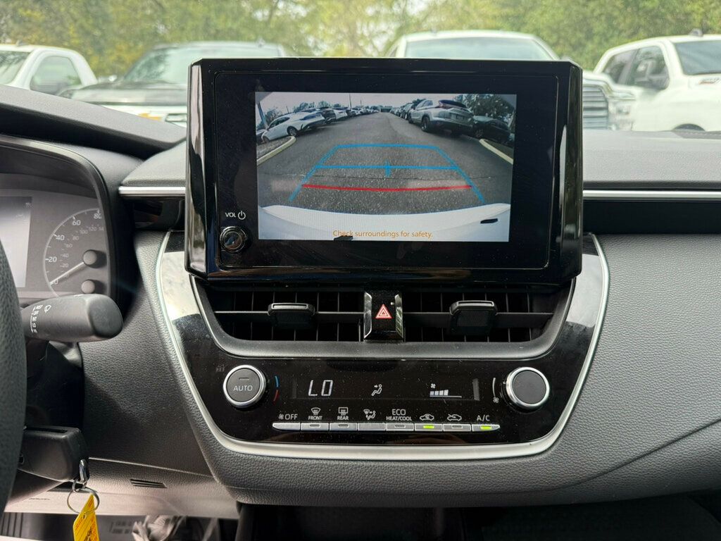 2023 Toyota Corolla LE photo 6